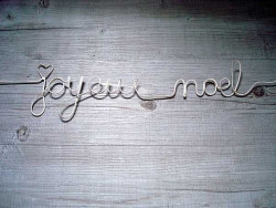 Mots en fil de fer blanc "Joyeux Noel"