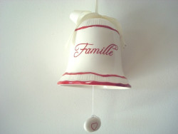 Cloche sonnette en faience "Famille"
