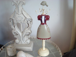 Mannequin porte bijoux bonnet gris
