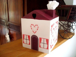 Boîte à mouchoirs maison au coeur