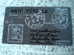 Paillasson gris tampons postaux