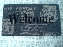 Paillasson gris, beige et noir "Welcome"