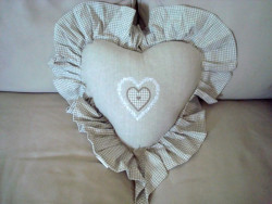 Coussin coeur brodé coton beige