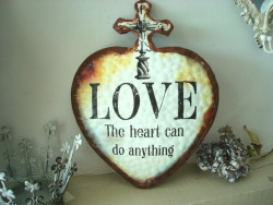 Déco murale en forme de coeur "Love"