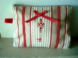 Pochette de sac clé rouge, création Déco à Coeur