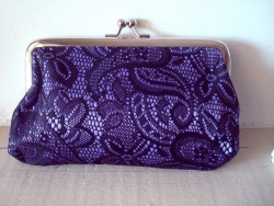 Grand porte-monnaie violet et noir