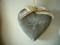 Suspension coeur en bois gris "Love"