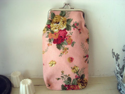 Etui à lunettes rose à fleurs