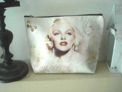 Pochette femme fatale