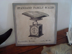 Tableau toile avec une balance de ménage ancienne