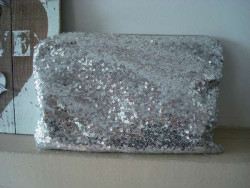 Pochette pour femme noire à sequins argentés