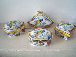 Charmant coffret cadeau de 4 boites à pilules