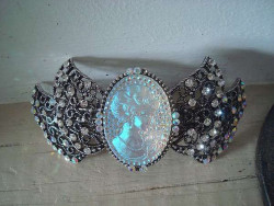 Barrette à cheveux camée nacré style ancien