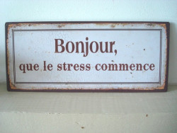 Plaque humoristique rétro "... que le stress commence"