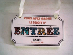 Plaque de porte "Entrée" en faïence ambiance d'antan