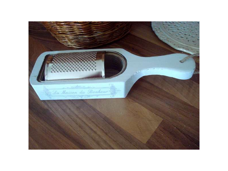 Râpe style rétro en bois, ustensile de cuisine