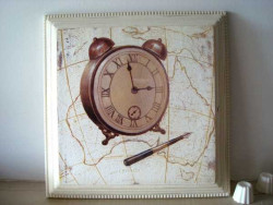 Cadre à horloge et au stylo plume, style rétro