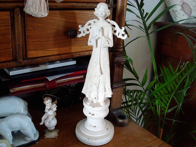 Statue ange mains jointes en bois, sur un air gustavien
