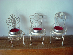 Ensemble de 3 portes noms et bougeoir en forme de chaise, ambiance cosy