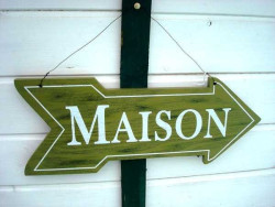 Panneau en bois fléché "Maison" style maison de campagne