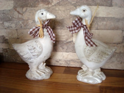 Duo de figurines oies blanches ambiance basse-cour campagne