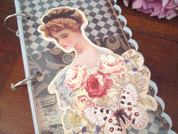 Carnet de notes rétro original au décor femme, roses et papillon