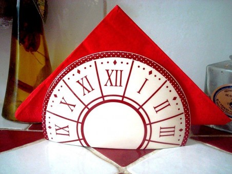 Range serviettes en papier décoré d'une horloge vintage