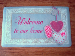Tapis de sol "Welcome" orné de 3 coeurs ambiance cosy