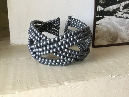 Bracelet fantaisies aux perles grises