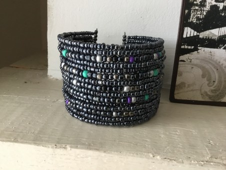 Bracelet manchette aux perles anthracites