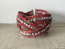 Bracelet bohème fantaisies aux perles rouges