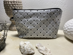 Trousse à maquillage motifs arts déco noir et gris