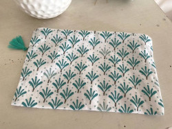 Pochette de sac aux motifs verts et marrons