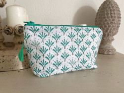 Trousse à maquillage aux motifs verts et marrons