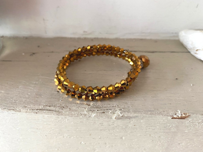 Bracelet fantaisie doré multirangs style bohème avec perles à facettes